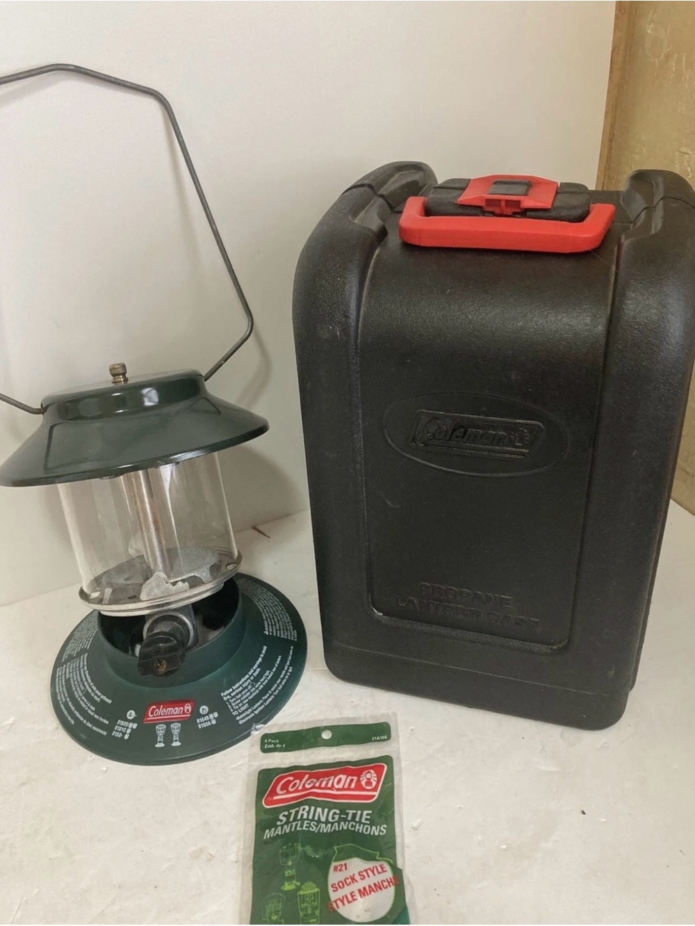 Coleman Perfectflow Propane Camping Lantern W/ Hard shell Case - Extra Mantles